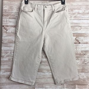 Gloria Vanderbilt straight leg Capri size 10